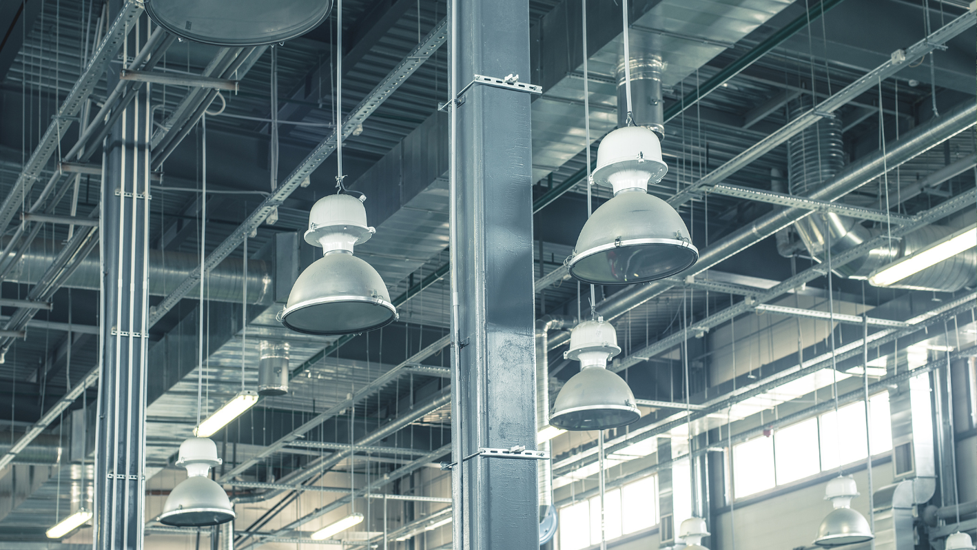 A group of lights hanging from the ceiling of a building